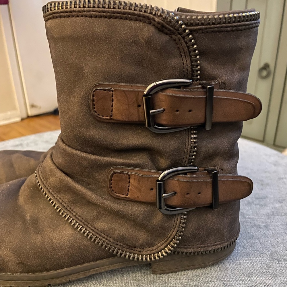 Not Rated Zip & Buckle Detailed Brown Leather Boots Size 7 good used condition